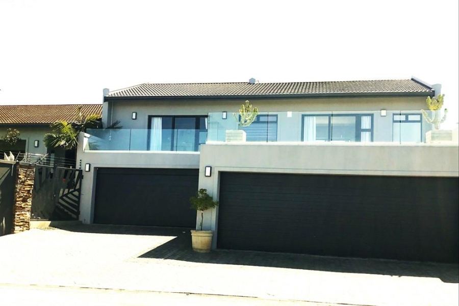 4 Bedroom Property for Sale in Heuwelkruin Western Cape